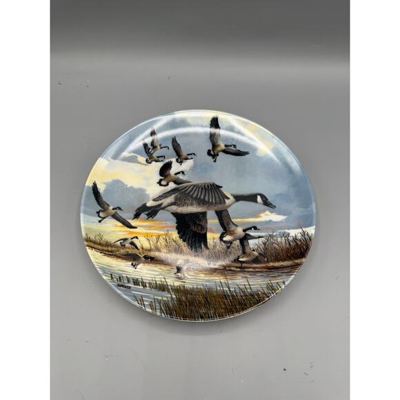 Donald Pentz “The Landing” Collector Plate Dominion Canada Geese 1986 - Picture 2 of 4